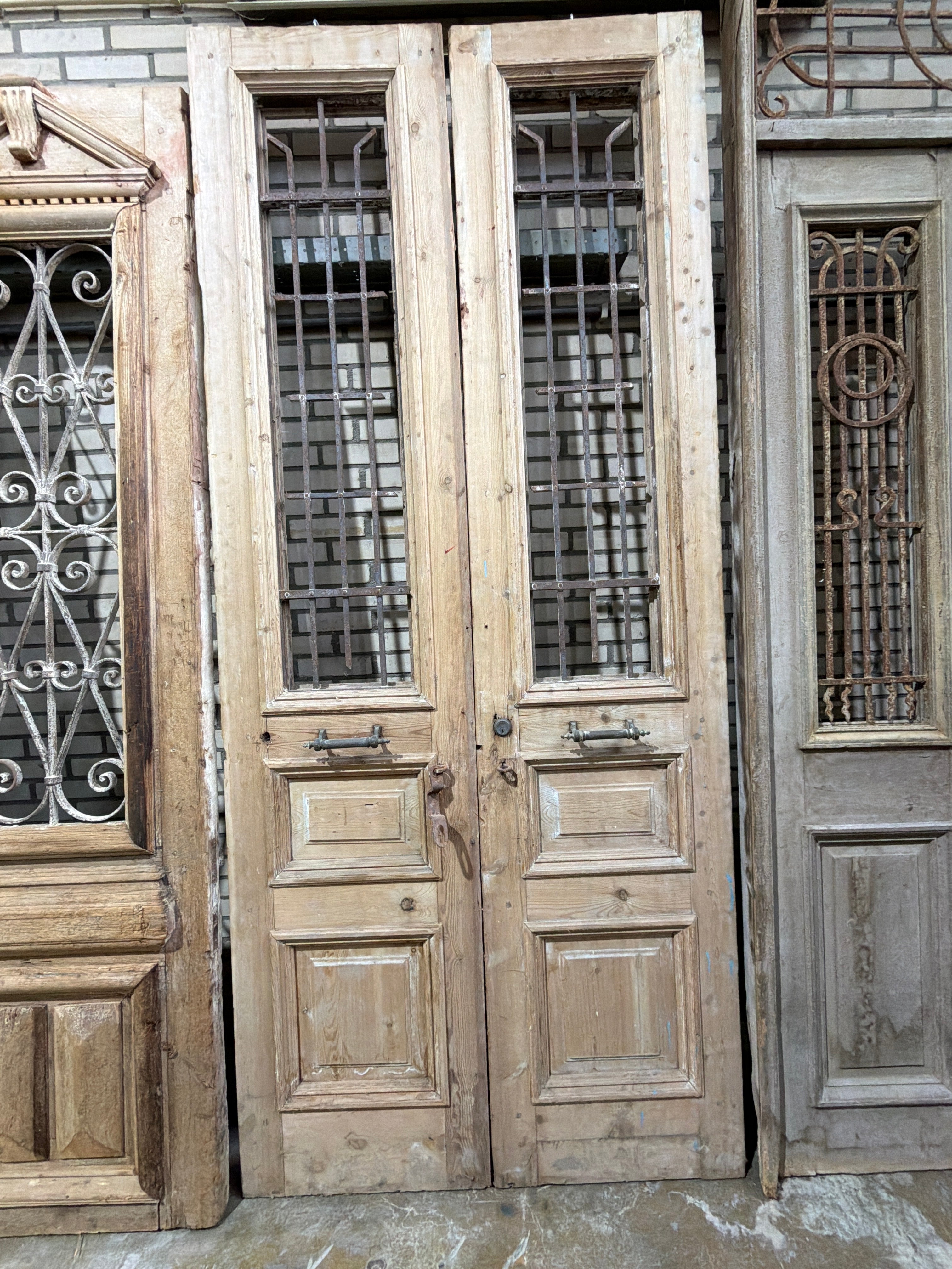 Antique Wooden Door – Original Historic Entrance, 120x275cm