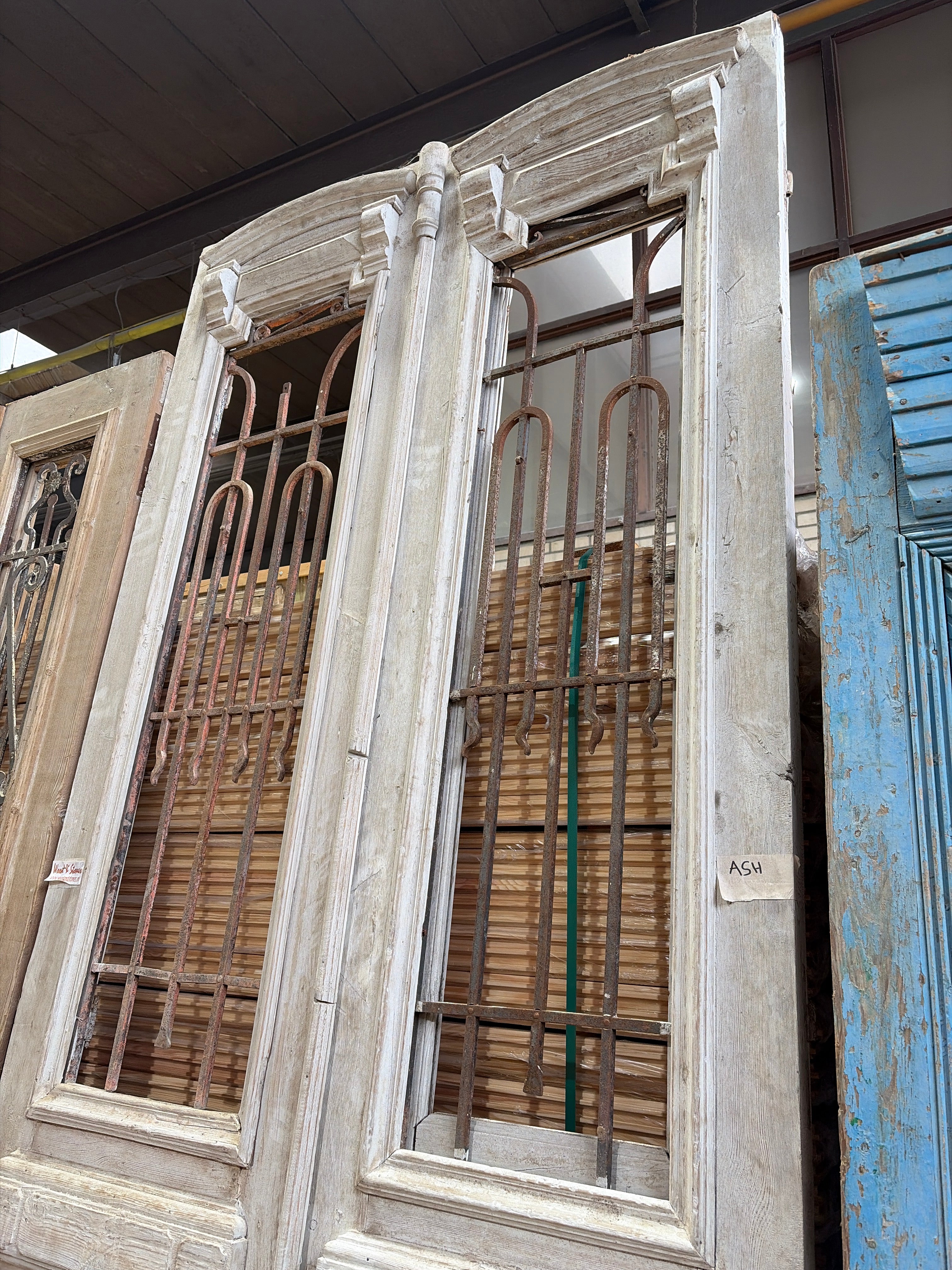 Original Antique Wooden Door – Historic Heritage Entrance, 126x296cm