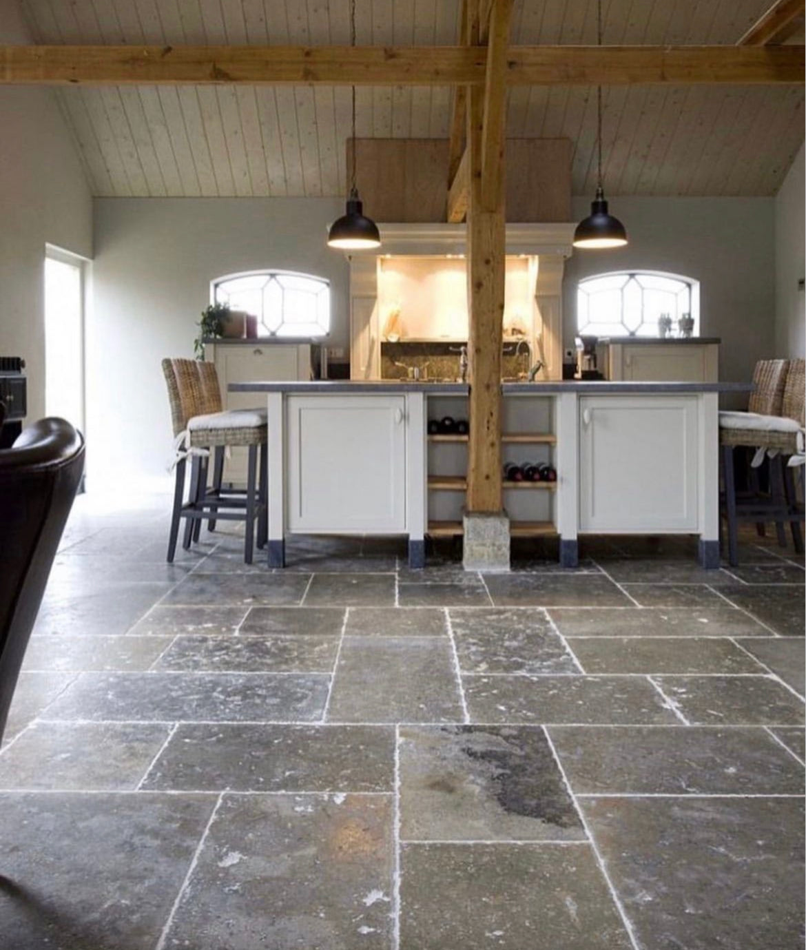 Vieux Médoc – Antique Aged Burgundy Limestone Flooring