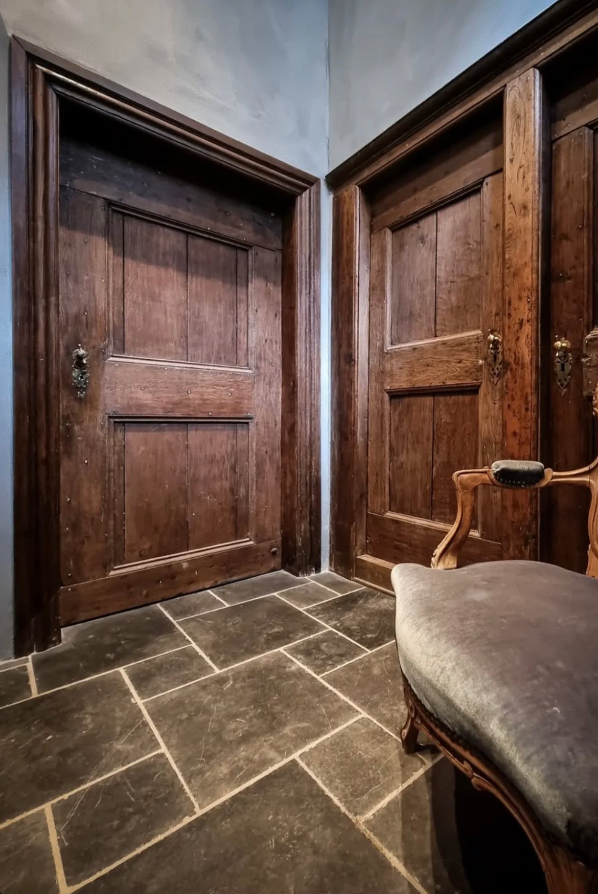 Aged Bluestone Flooring – Antique Finish in Roman Pattern