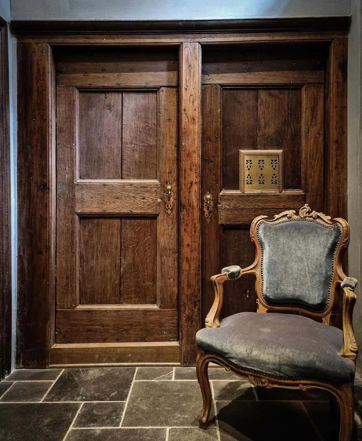 Aged Bluestone Flooring – Antique Finish in Roman Pattern