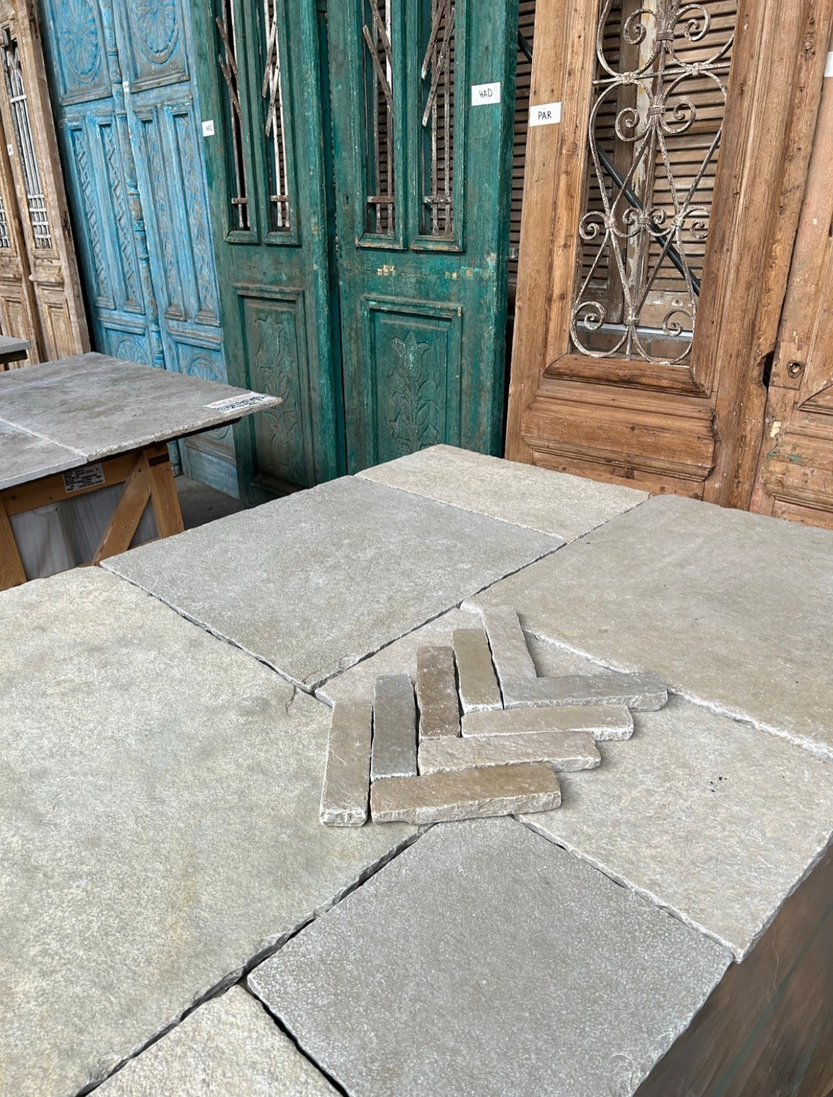 RAW Chateau Sand Burgundy Limestone – Natural Stone Flooring in Roman Pattern