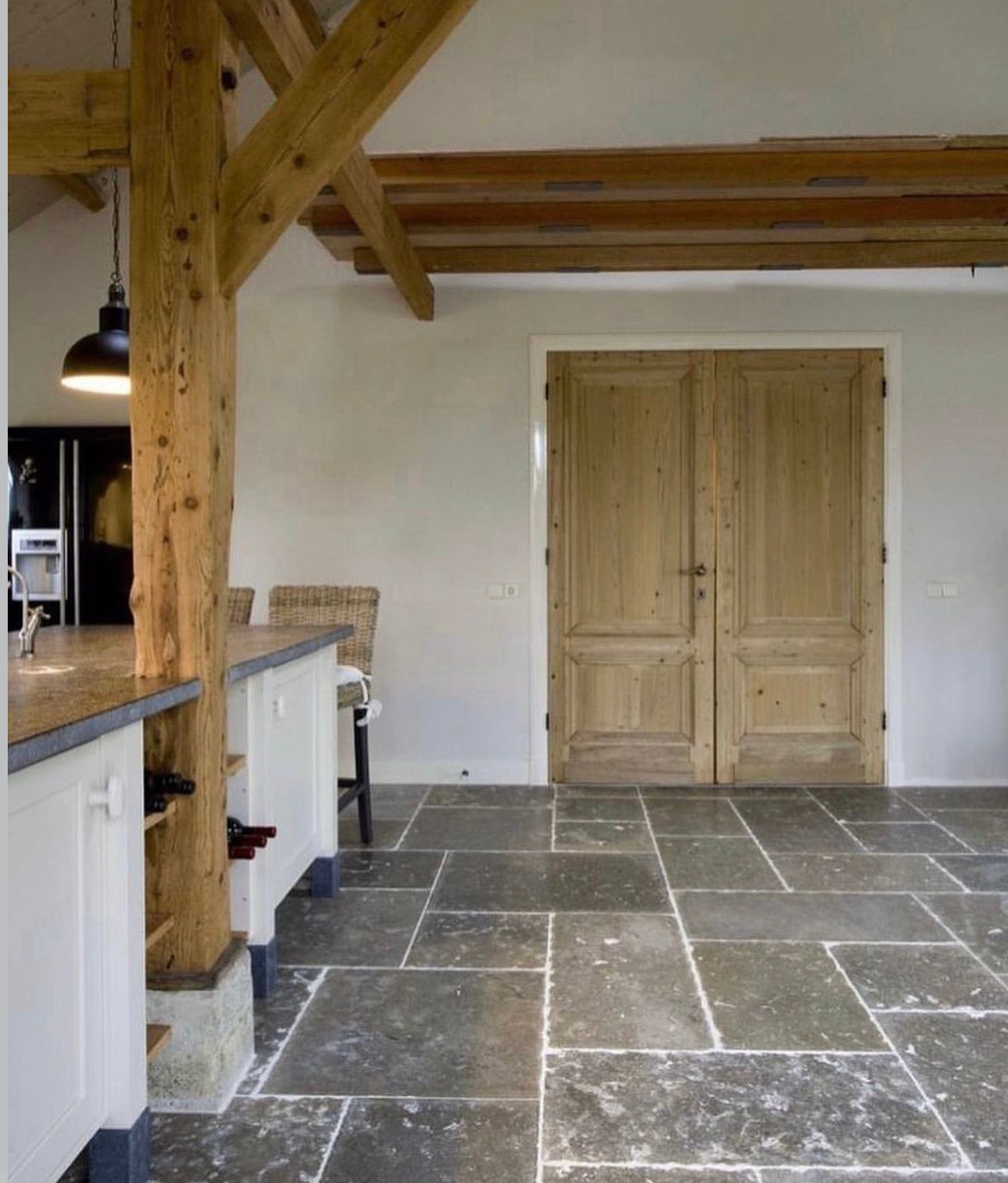 Vieux Médoc – Antique Aged Burgundy Limestone Flooring